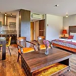 Lola Apartment *