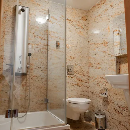 Lola